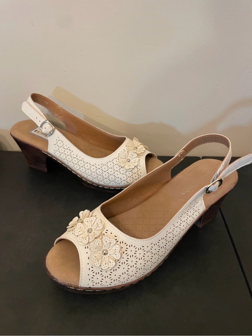 NWT Women’s Cream Floral Peep-Toe Slingback Heels- Size 11